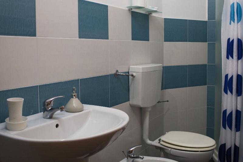 Area 12 Bb Bed & Breakfast ตราปานี ภายนอก รูปภาพ