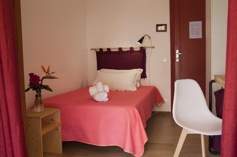 Area 12 Bb Bed & Breakfast ตราปานี ภายนอก รูปภาพ