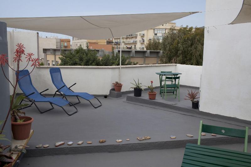 Area 12 Bb Bed & Breakfast ตราปานี ภายนอก รูปภาพ
