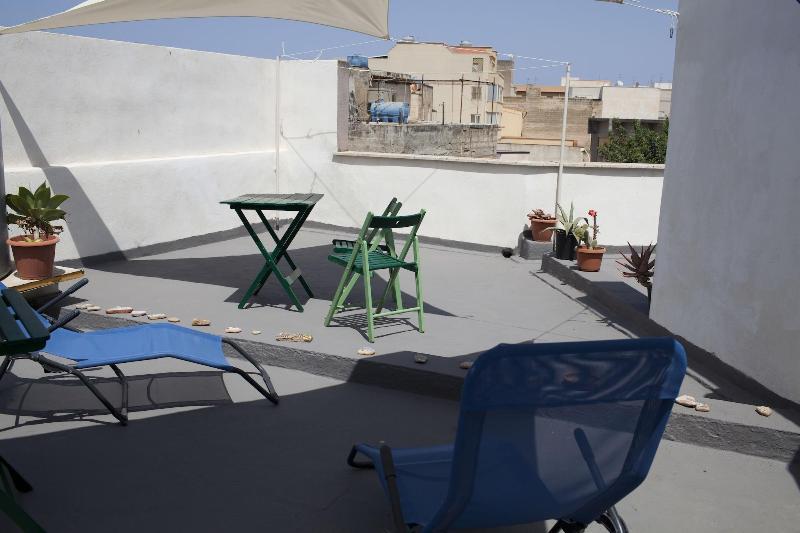 Area 12 Bb Bed & Breakfast ตราปานี ภายนอก รูปภาพ