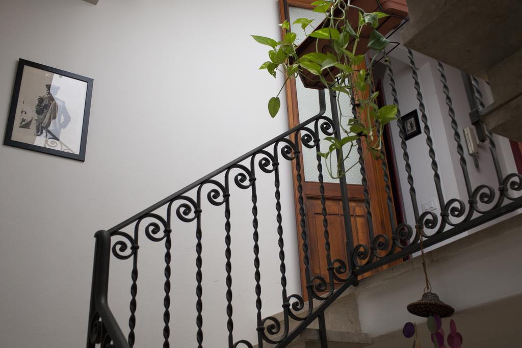 Area 12 Bb Bed & Breakfast ตราปานี ภายนอก รูปภาพ
