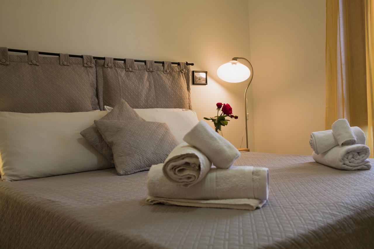 Area 12 Bb Bed & Breakfast ตราปานี ภายนอก รูปภาพ
