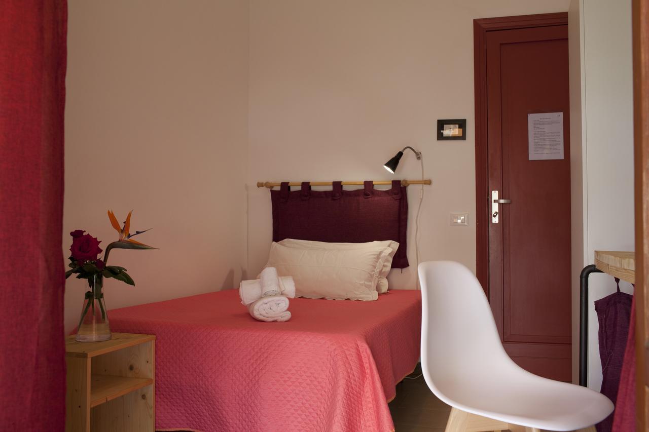 Area 12 Bb Bed & Breakfast ตราปานี ภายนอก รูปภาพ